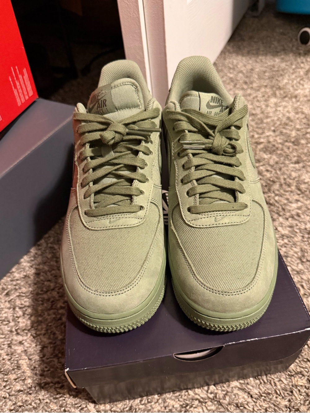 Nike Men's Low-Top Olive Green Suede